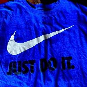 Men’s medium Nike shirt